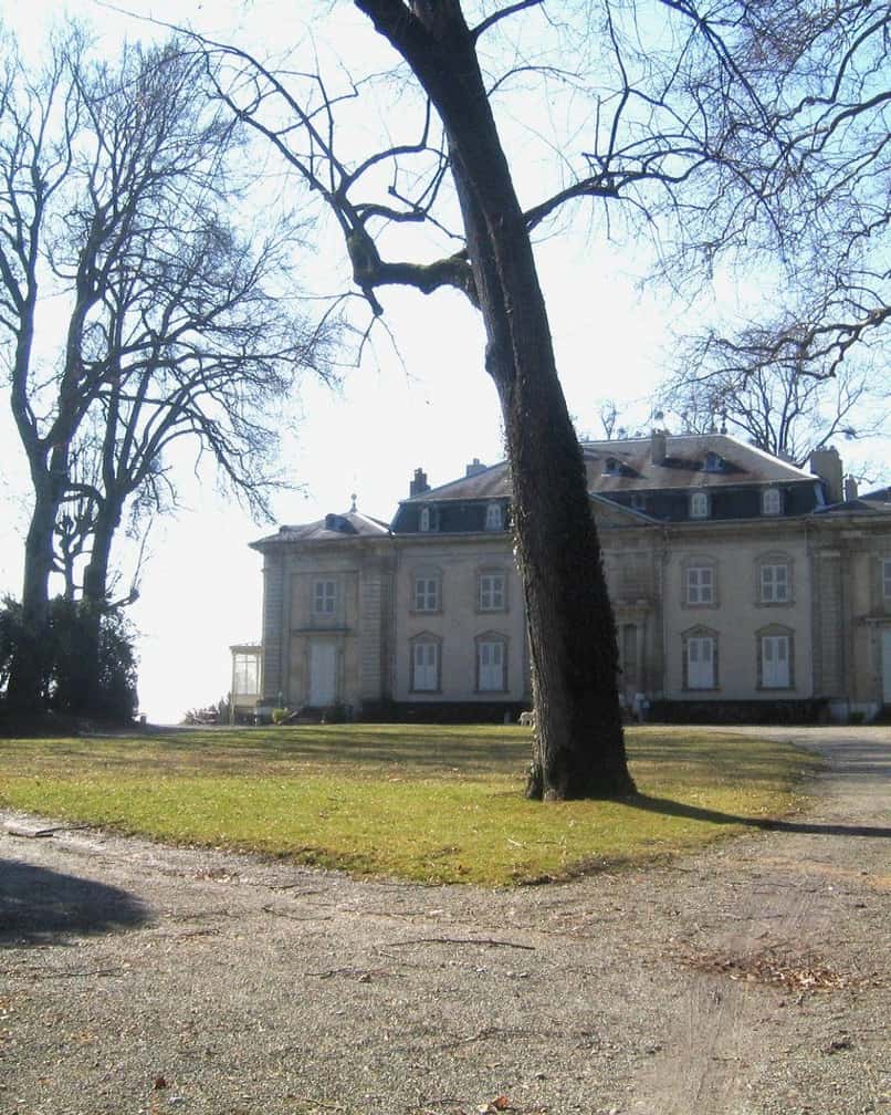 Le château de Voltaire à Ferney-Voltaire, dans le Pays de Gex, à quelques kilomètres de l'aéroport de Genève et de Palexpo