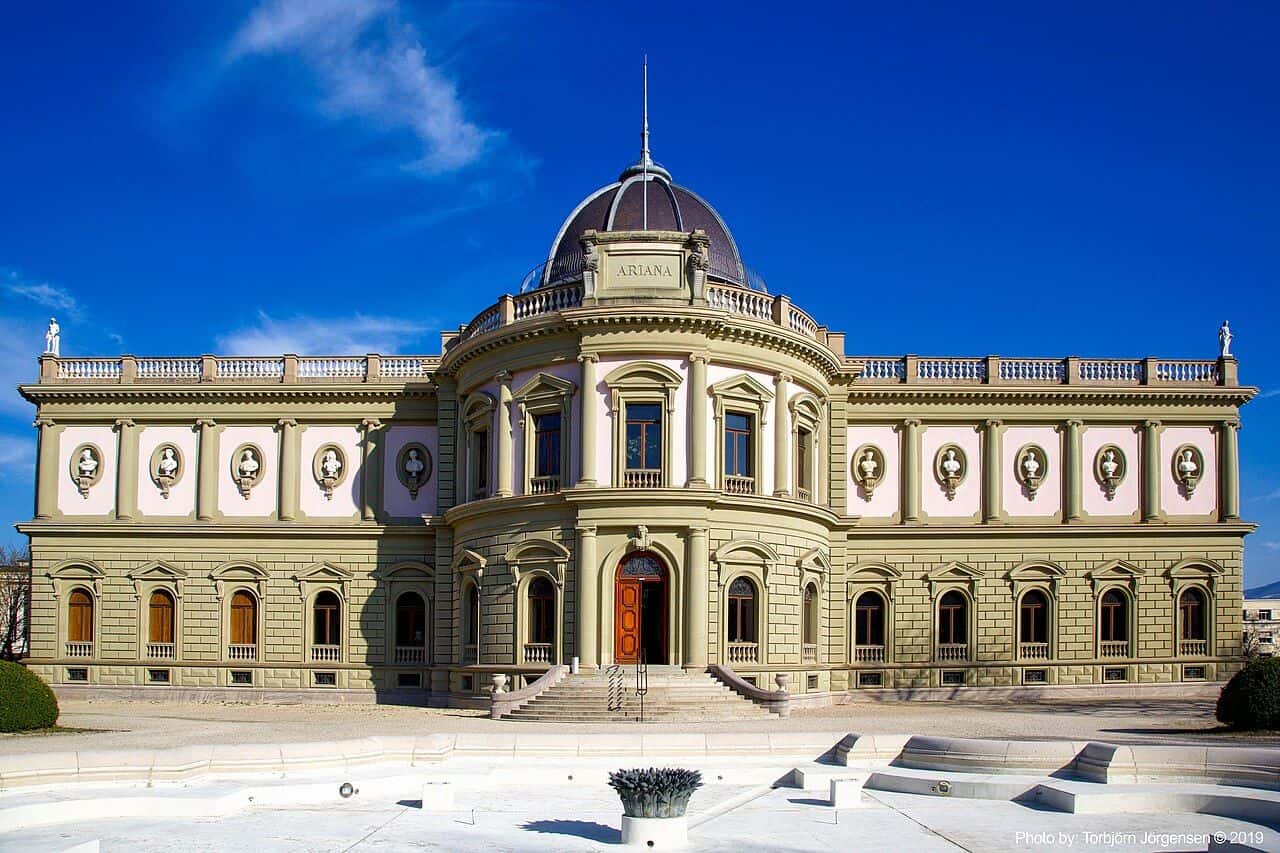 Le Musée Ariana à Genève, palais néo-classique consacré à la céramique et au verre, près de la place des Nations