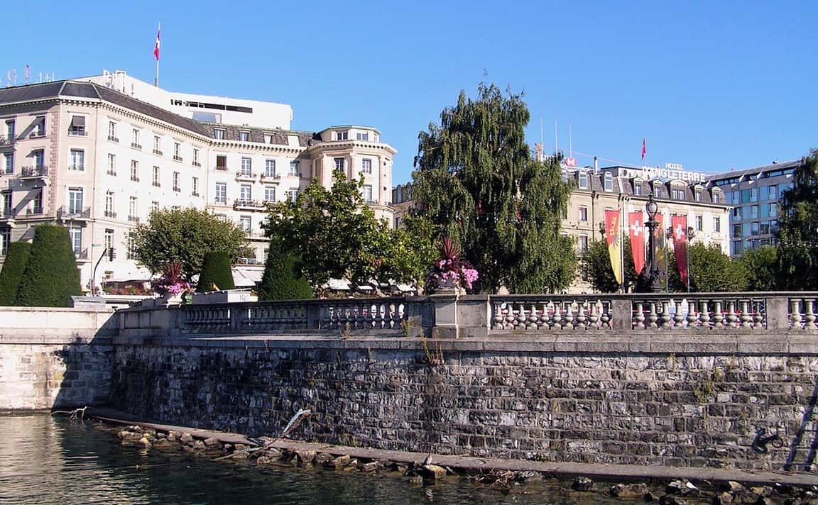 Le quai du Mont-Blanc à Genève et ses grands hôtels face à la rade, le secteur des Geneva Watch Days